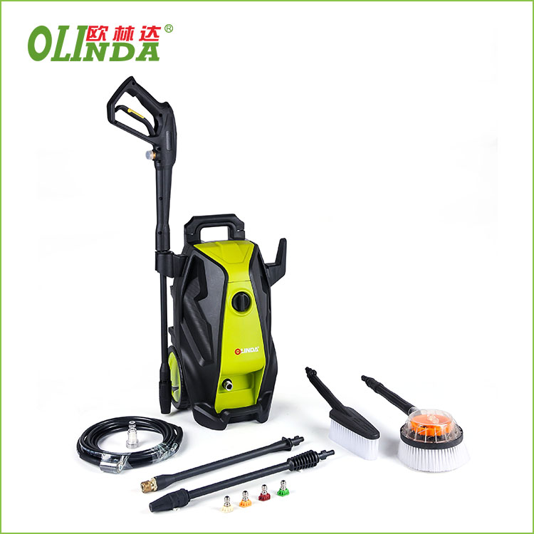 What are the key components of an electric pressure washer, and how do they work together?